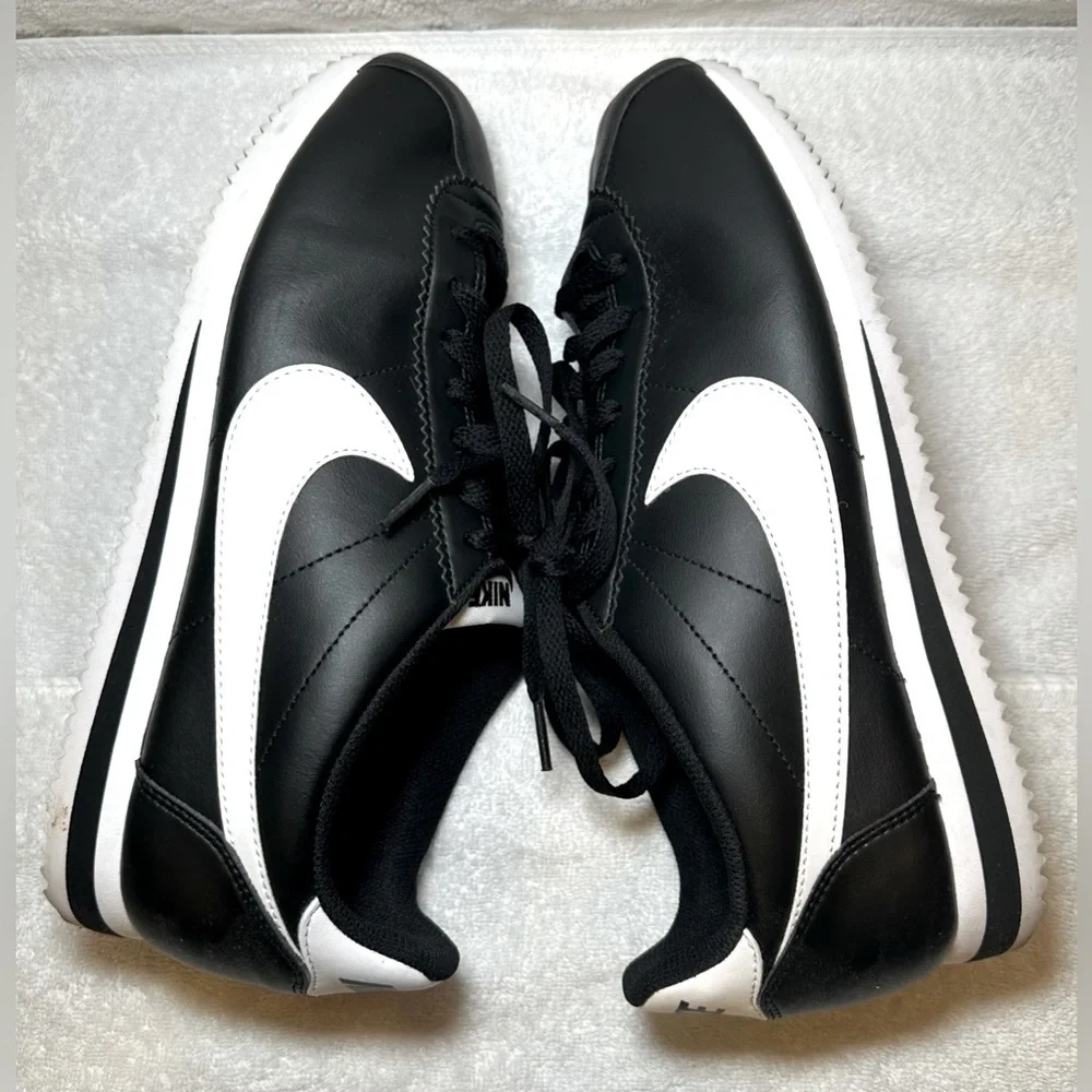 Nike Cortez unisex black and white classic style tennis shoes sneakers‎ retro